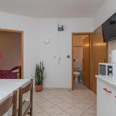 Ferienwohnung Fuer 4 Personen Ca 37 Qm In Okrug Gornji, Dalmatien Mitteldalmatien