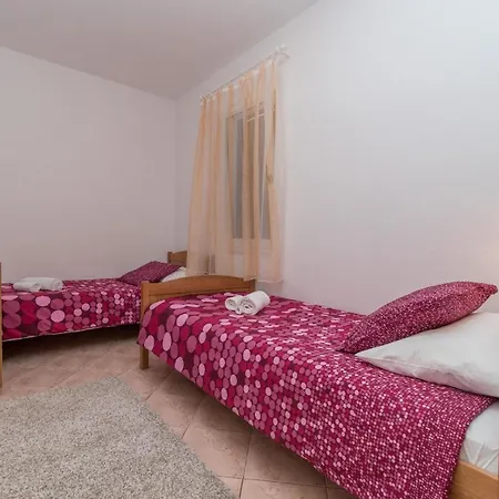 Ferienwohnung Fuer 4 Personen Ca 37 Qm In Okrug Gornji, Dalmatien Mitteldalmatien
