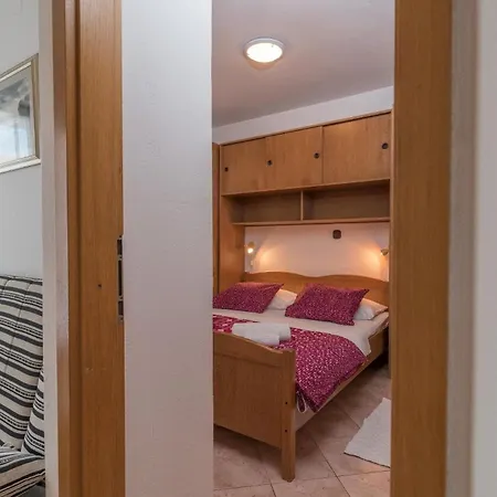 Ferienwohnung Fuer 4 Personen Ca 37 Qm In Okrug Gornji, Dalmatien Mitteldalmatien Apartment